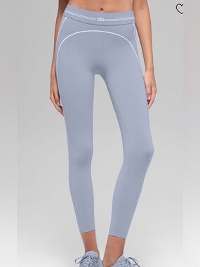 ALO Airbrush High-Waist 7/8 Heart Throb Legging - Winter Frost/White